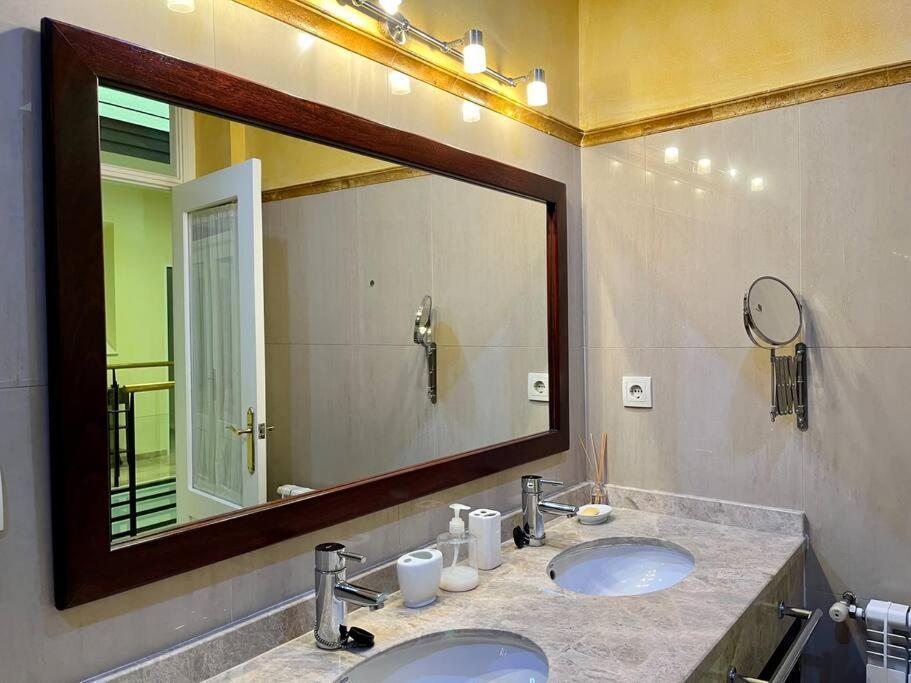 Apartamento Suite Alameda De Hercules Seville Exterior photo